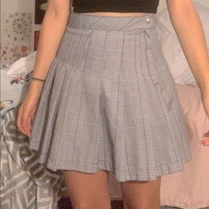 a h&m pleated mini skirt